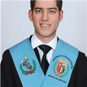 Graduado en Historia imparte clases para todas las edades